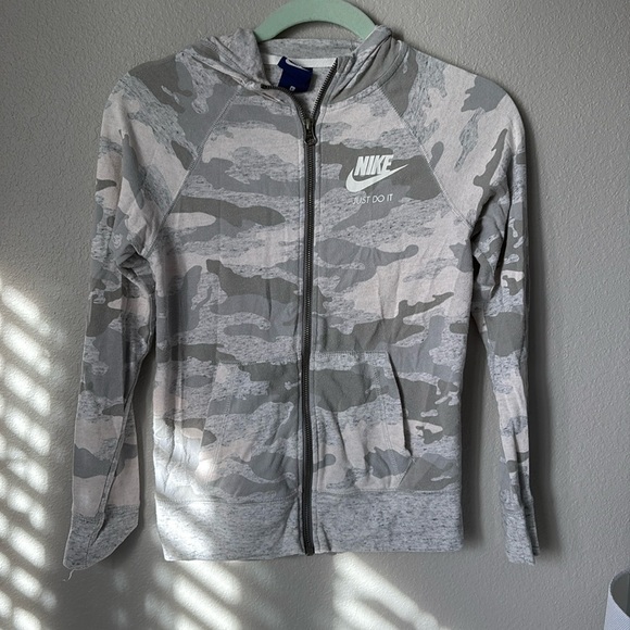 Girls Nike Gray Camo Zip up Hoodie Large - Picture 1 of 3